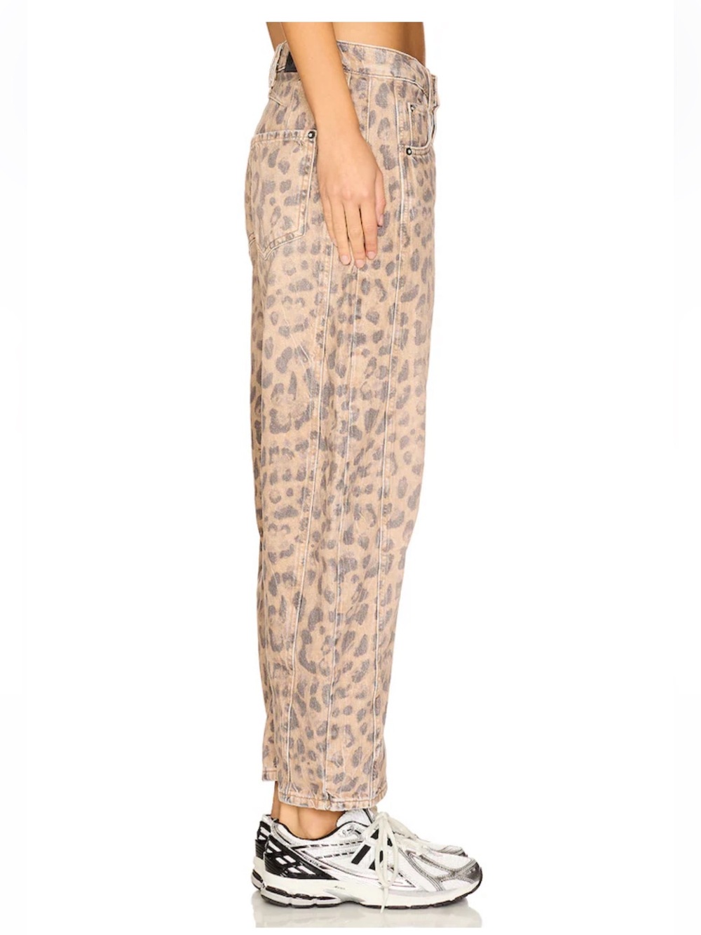 We The Free Leopard-Print barrel jeans in Tan and Gray. Size 26 - Picture 3 of 10